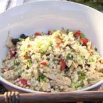 Salat mit israelischem Couscous und Thunfisch