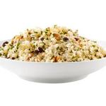Quinoa mit Knoblauch, Pinienkernen und Rosinen