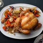 Perfekt gebackenes Hähnchen mit Gemüse
