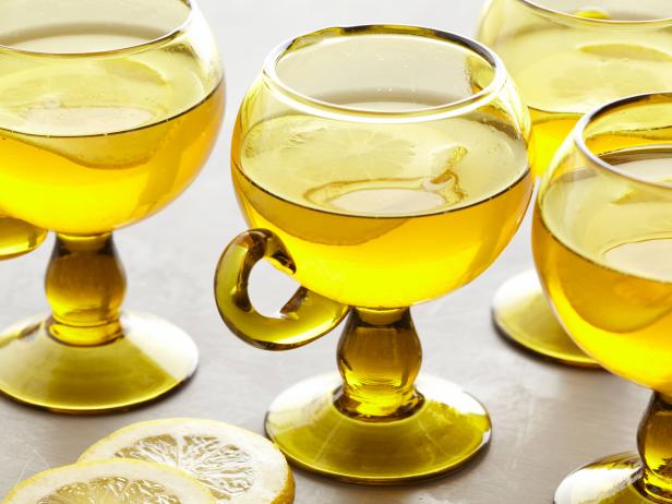 Wie man einen Hot Toddy Cocktail zubereitet