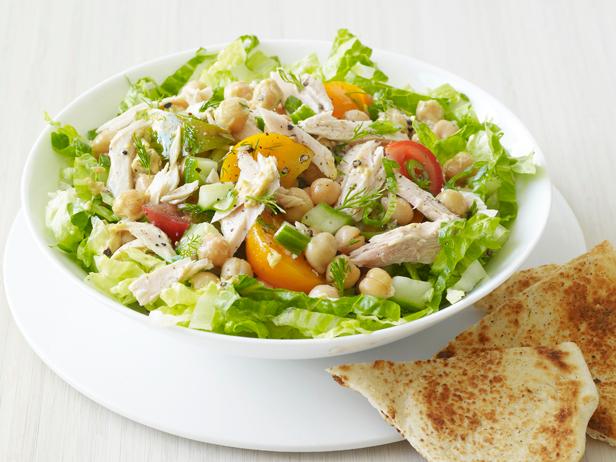 Wie man mediterranen Thunfischsalat zubereitet
