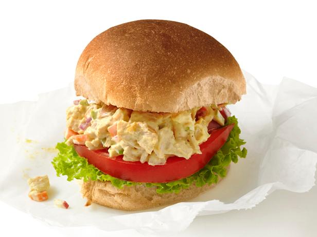 Wie man ein Hähnchensalat-Sandwich zubereitet