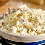 Popcorn fatto in casa con formaggio
