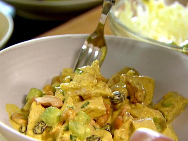 Wie man Hühnersalat mit Currysauce zubereitet