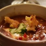 Tortillasuppe mit Hühnchen und Bohnen