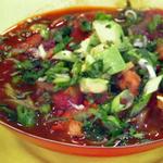 Tomaten-Tortilla-Suppe mit Hühnchen und Avocado