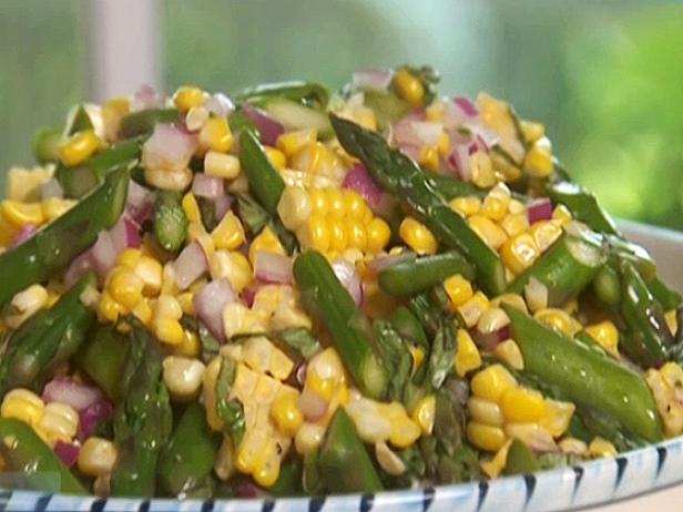 Kuşkonmaz ve Mısır Salatası Nasıl Yapılır?