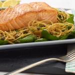 Vollkornspaghetti mit Zitrone, Basilikum und Lachs