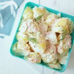 Kartoffelsalat mit Mayonnaise, Senf und Dill