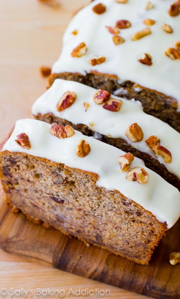Wie man amerikanisches Bananenbrot mit Walnüssen zubereitet