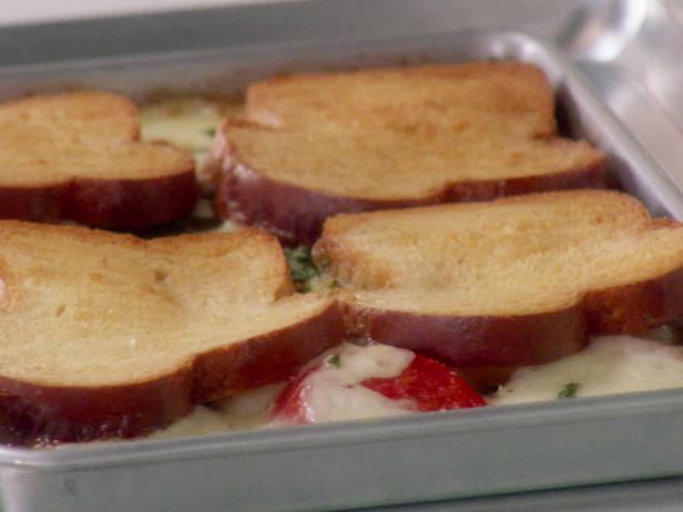 Fırında Caprese Panzanella Nasıl Yapılır?