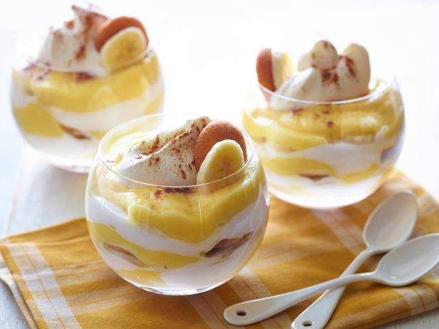 Wie man Bananenpudding mit Keksen zubereitet