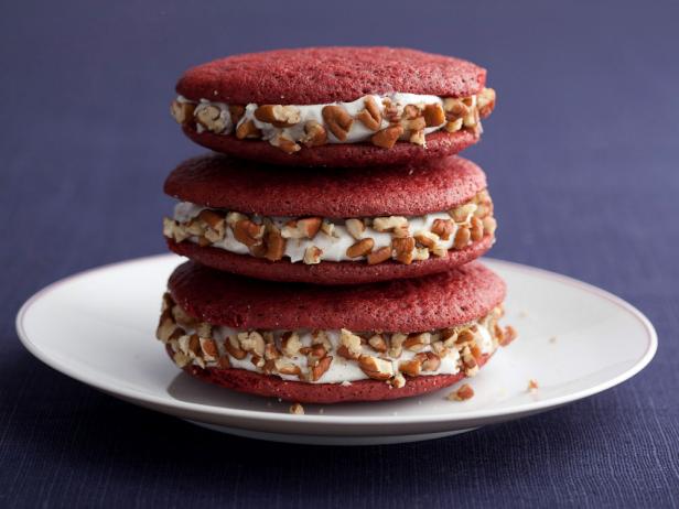 Wie man Red Velvet Sandwich-Kekse zubereitet