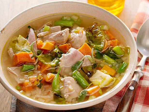Wie man Truthahn-Kartoffel-Knödelsuppe zubereitet