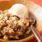 Apfel-Crumble mit Pekannüssen