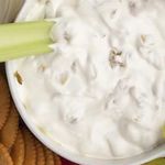 Zwiebeldip mit Sauerrahm