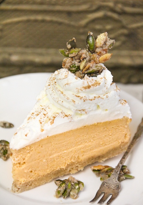 Rezept für Kürbis-Käsekuchen mit Vollkornkeksboden und Pekannüssen