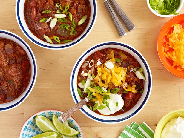 Wie man Chili mit Rinder- und Schweinehackfleisch zubereitet