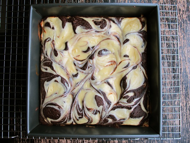 Wie man Erdnussbutter-Swirl-Brownies zubereitet