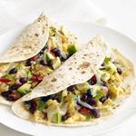 Tacos gefüllt mit Bohnen und Kartoffeln