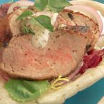Gyros mit Schweinefleisch und Tomaten-Joghurt-Sauce