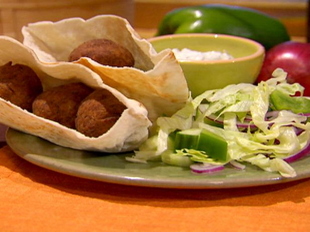 Kuidas teha - falafel-pitad mündijogurtikastmega