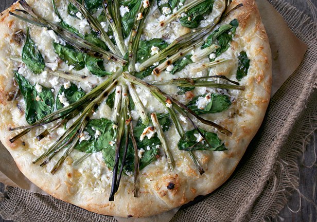 Wie man griechische Pizza zubereitet
