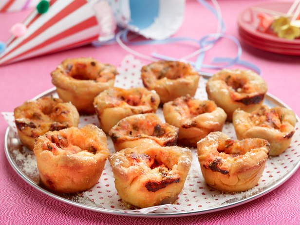 Wie man Hähnchen-Muffin-Pizzas zubereitet