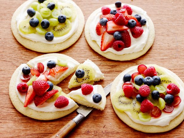 So macht man Obstpizzas für Kinder