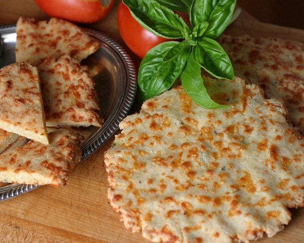طريقة عمل بيتزا بيانكا بالجبن