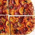 Pizza mit Butternusskürbis und Soppressata