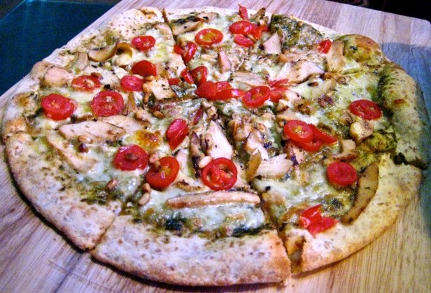 Wie man griechische Hähnchenpizza zubereitet