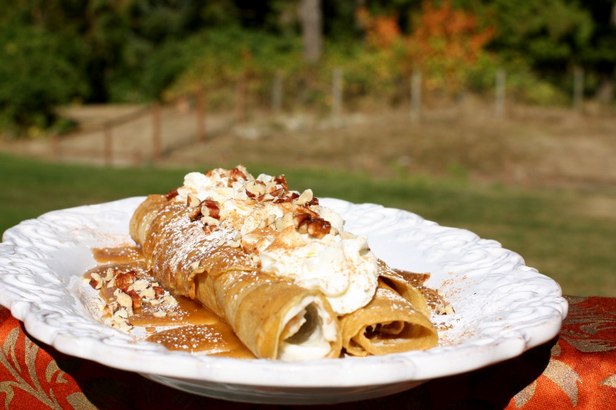 Wie man Pfannkuchen mit Eiscreme zubereitet