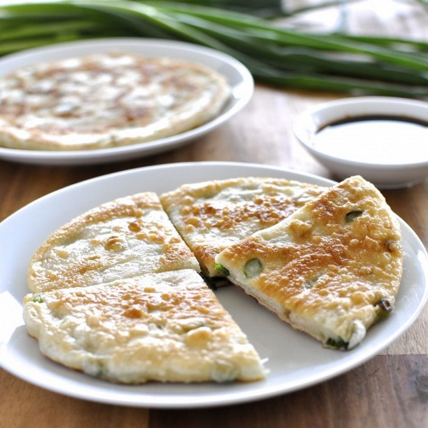 Kuinka tehdä kiinalaisia ​​vihreän sipulin quesadilloja