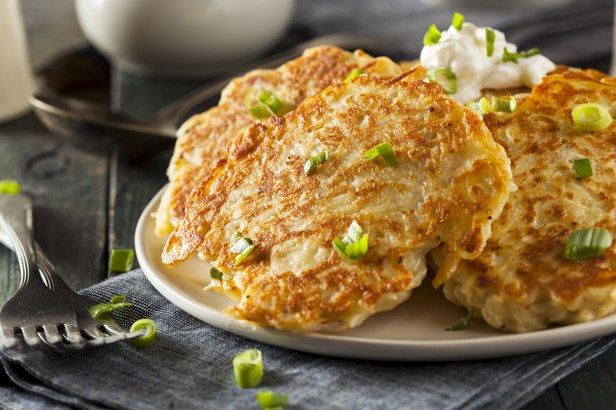 Wie man irische Kartoffelpuffer zubereitet