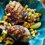 Gegrilltes Jerk Chicken mit frischer Mango-Salsa