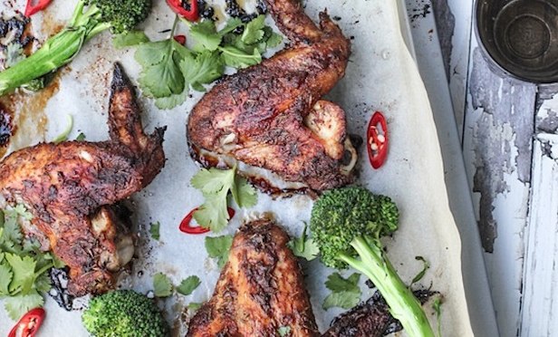 วิธีทำ - ปีกไก่รมควันเจิร์ก เสิร์ฟพร้อมซอสจิ้มมะขามหวาน