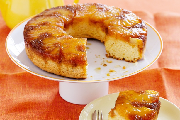 Wie man einen Ananas-Upside-Down-Kuchen zubereitet