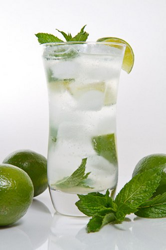 So bereitet man einen klassischen Mojito zu