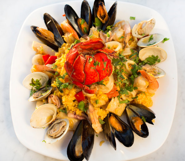 Wie man Meeresfrüchte-Paella „Paella Cubana“ zubereitet