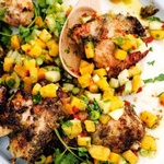 Gegrilltes Jerk Chicken mit frischer Mango-Salsa
