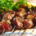 Marinierte Lammspieße mit Chili-Joghurt-Sauce