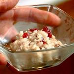 Schneller Milchreis mit Zimt, Kardamom und Blaubeeren