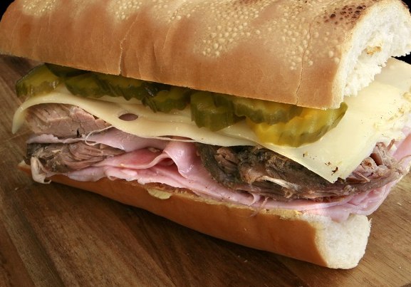 Wie man ein kubanisches Sandwich zubereitet