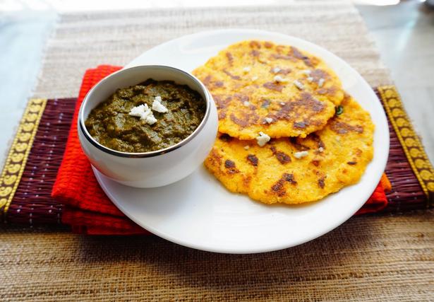 So kocht man Saag – ein indisches Gericht mit Spinat und Tomaten