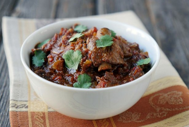 Kuinka valmistaa - Vuohenlihaa haudutettuna currykastikkeessa