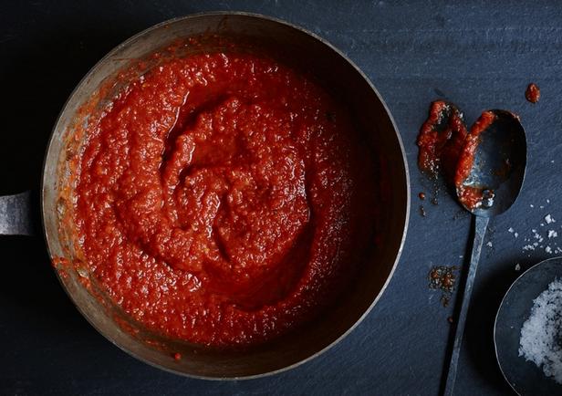 Wie man Choka-Tomatensauce zubereitet