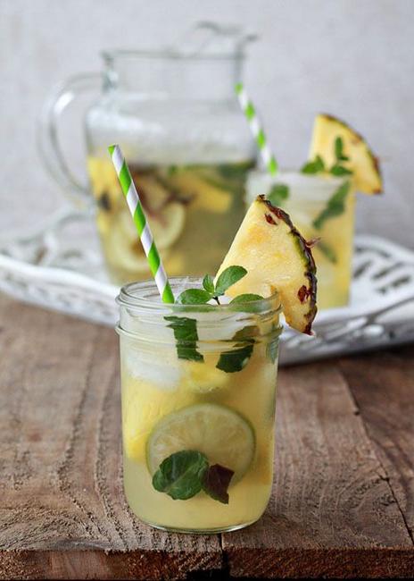 Wie man einen Ananas-Mojito zubereitet