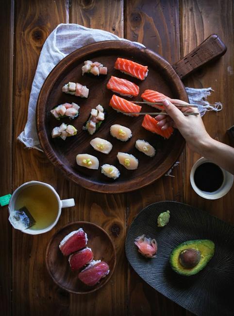 Kuinka tehdä - japanilaistyylinen grillattu kana-, naudanliha- ja tonnikalalautanen