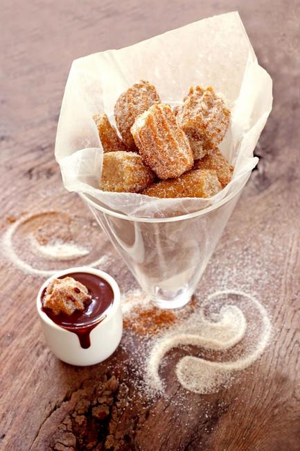 طريقة عمل تشوروز مع صلصة الشوكولاتة